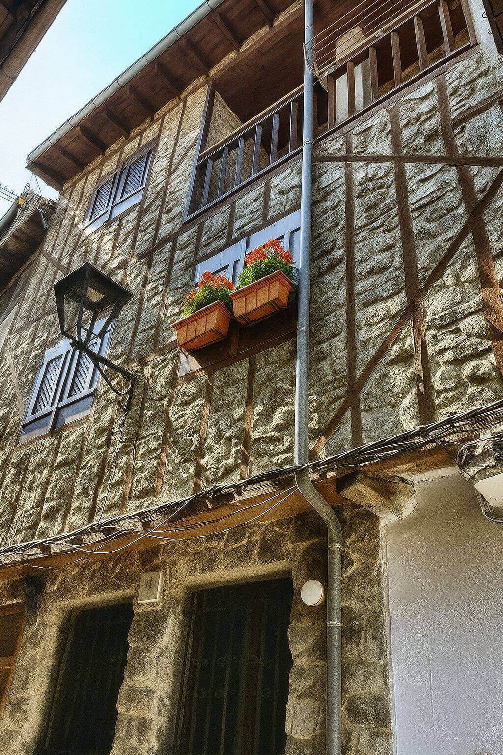 Front view of the Los Nietos de Pura rural house.