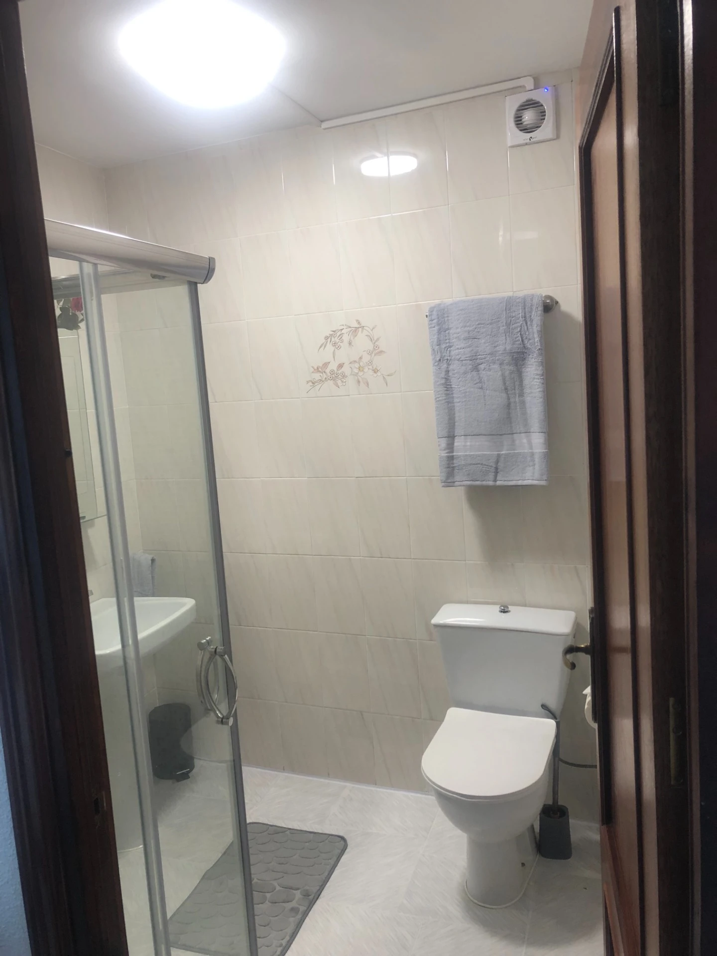 Baño con ducha italiana de la primera planta, Casa Rural Los Nietos de Pura